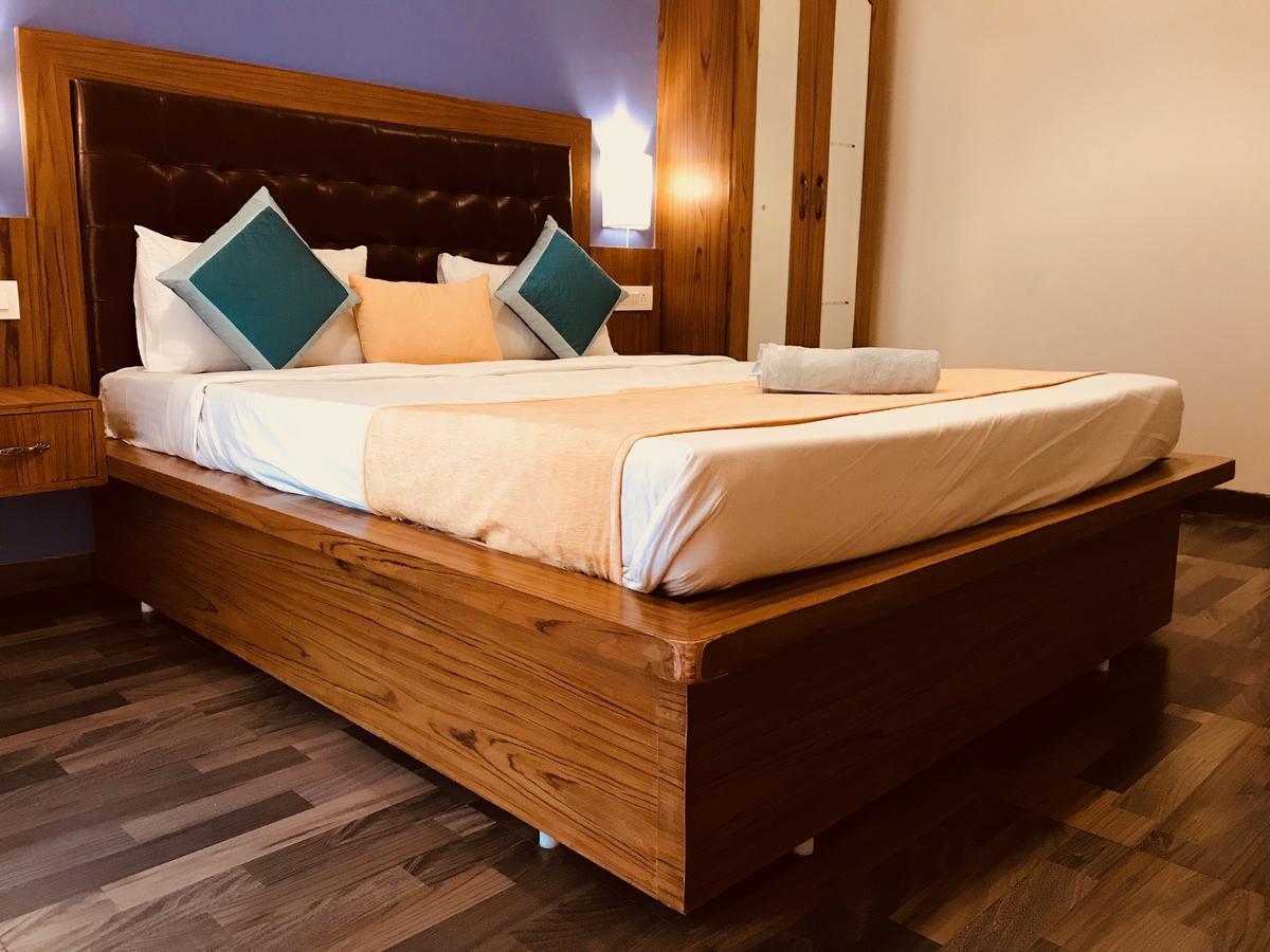 Royale Nirvana Resort Арпора Екстериор снимка