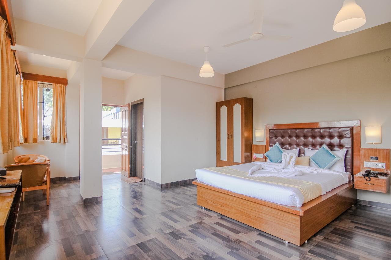 Royale Nirvana Resort Арпора Екстериор снимка