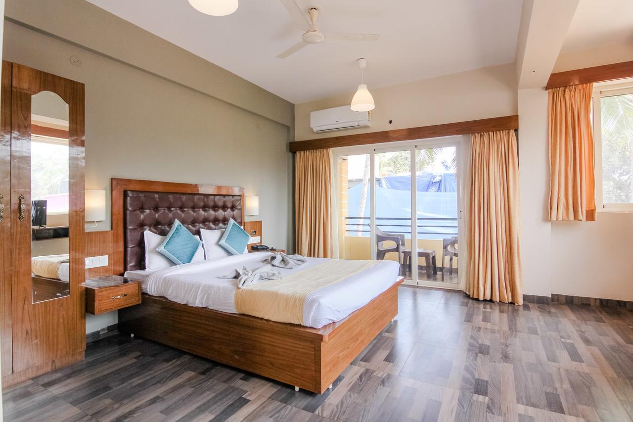 Royale Nirvana Resort Арпора Екстериор снимка